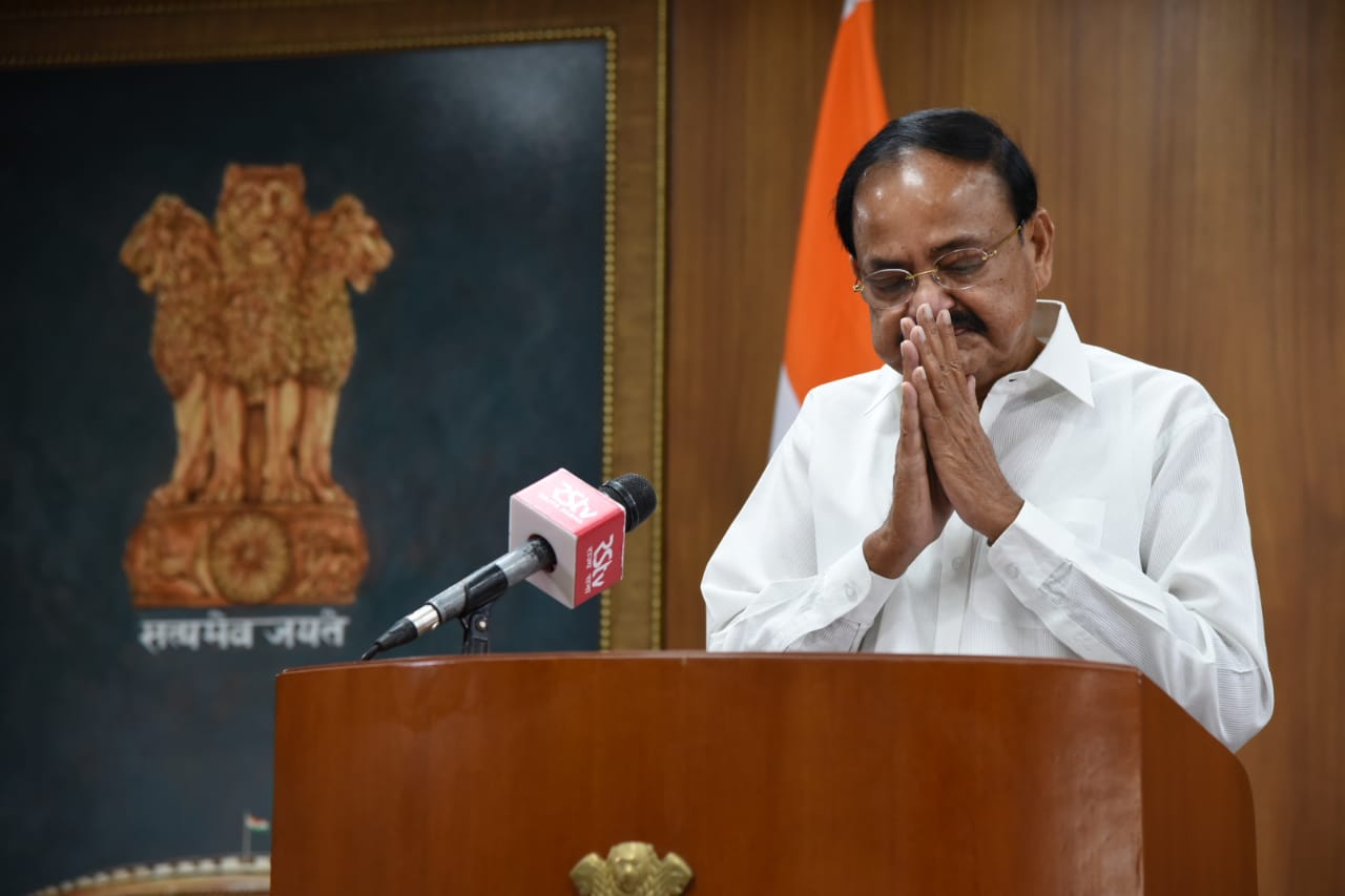 उपराष्‍ट्रपति ने “लोकल” इंडिया को “ग्‍लोकल” इंडिया में बदलने के लिए प्रत्‍येक भारतीय से आत्‍मनिर्भर भारत अभियान अपनाने को कहा