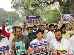 Shahzad Poonawalla and the Namo cyber warriors protested against Arvind Kejriwal in all the wards of Delhi today