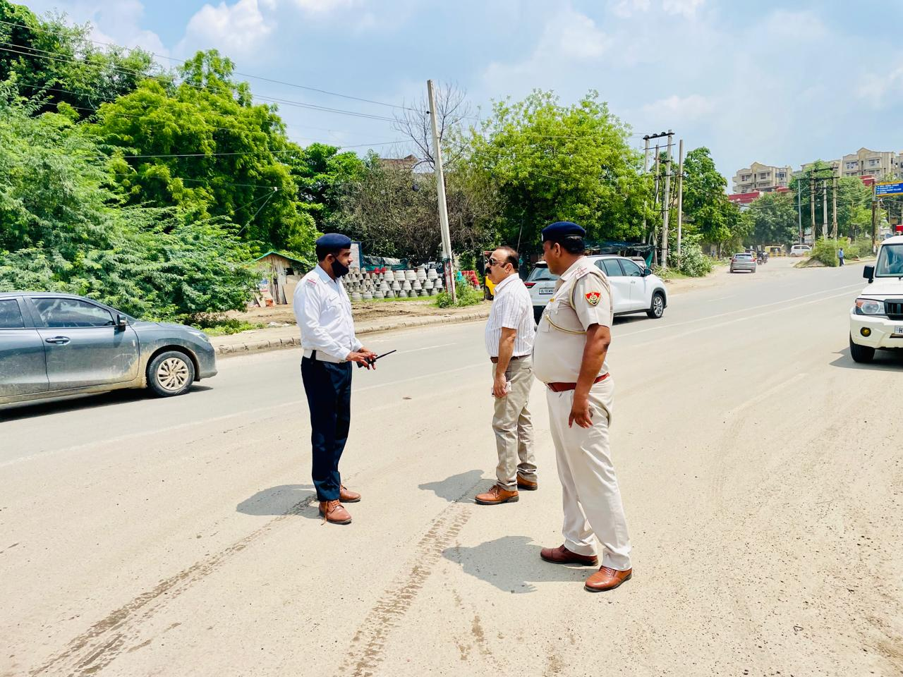 यातायात पुलिस गुरुग्राम ने जाम से मुक्ति दिलाने के लिए लगाए 100 बैरिकेड