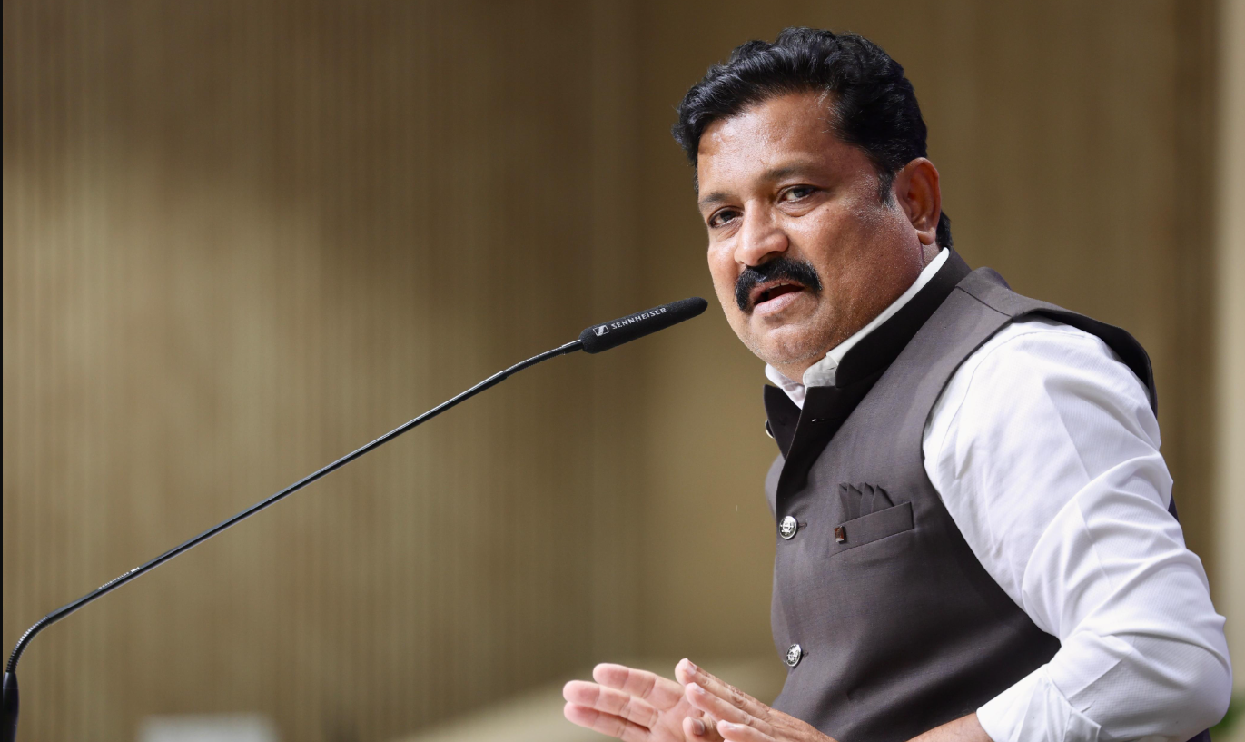 दावोस में महाराष्ट्र सरकार का 30 लाख करोड़ रुपये के निवेश का दावा केवल झूठ और फरेब: कांग्रेस