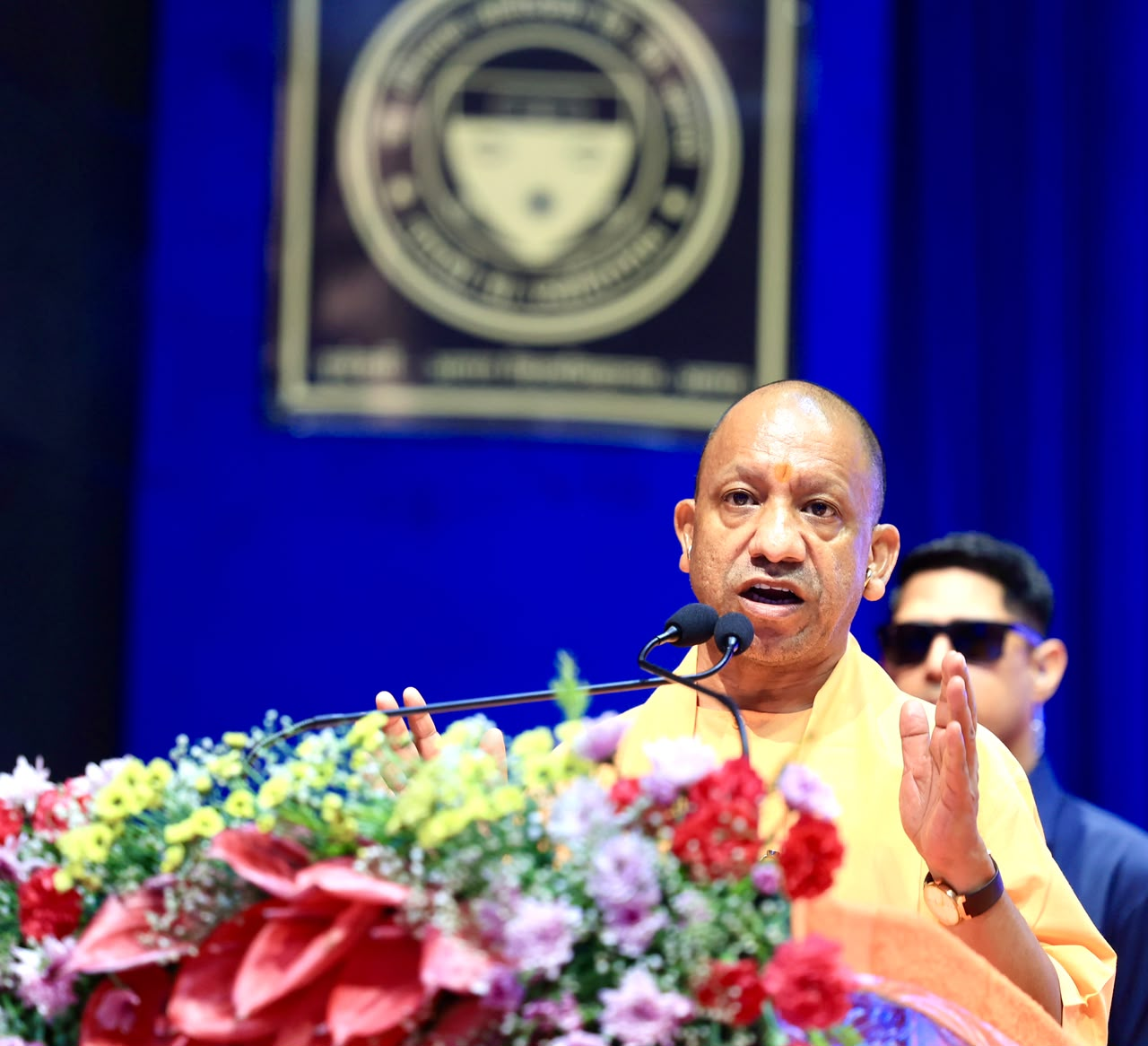 योगी सरकार की शिक्षकों को बड़ी सौगात, कैशलेस इलाज के साथ ₹1.5 करोड़ तक बीमा कवर