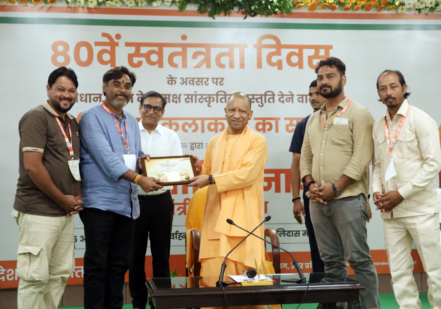 आप गा सकते हैं, मैं गा नहीं सकता, लेकिन गलत लोगों पर बुलडोजर तो चलवा ही सकता हूं: सीएम